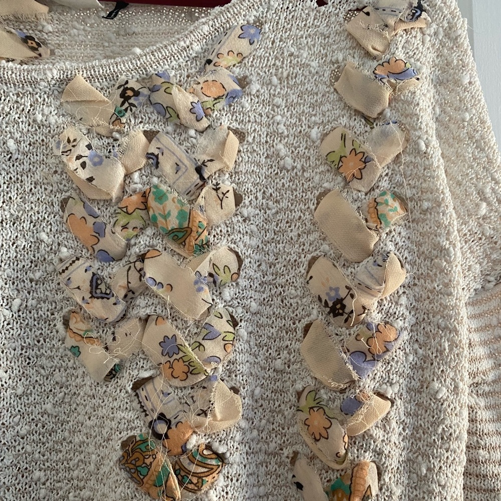 Akemi + Kin sweater - Picture 2 of 3